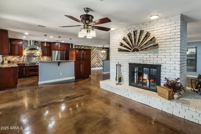 852 W Caribbean Lane, Phoenix, AZ 85023 - Photo 9