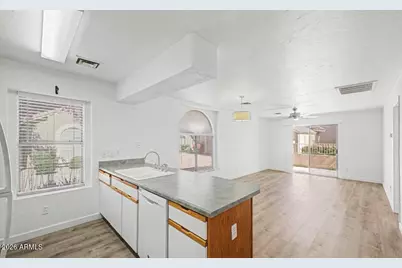 7040 W Olive Avenue #40, Peoria, AZ 85345 - Photo 11