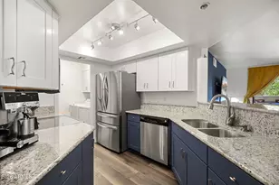 5104 N 32nd St, Phoenix, AZ 85018 - Photo 19