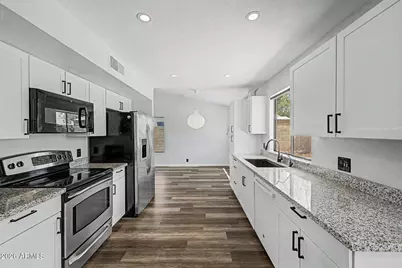 4009 W Misty Willow Lane, Glendale, AZ 85310 - Photo 5