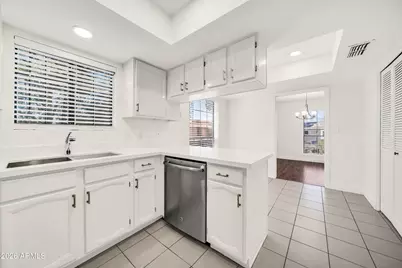 8302 N 21st Drive #L201, Phoenix, AZ 85021 - Photo 9