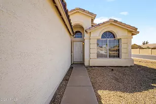 881 E Orchid Ln, Chandler, AZ 85225 - Photo 3