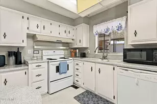 8936 E Fairway Blvd, Sun Lakes, AZ 85248 - Photo 17