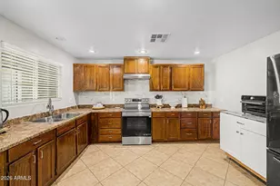 6228 W Pierson St, Phoenix, AZ 85033 - Photo 9