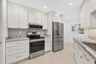 10146 W Hutton Dr, Sun City, AZ 85351 - Photo 11