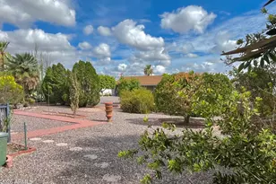 10527 W Prairie Hills Cir, Sun City, AZ 85351 - Photo 23