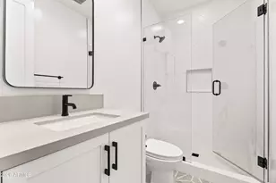 5513 E Verde Ln, Phoenix, AZ 85018 - Photo 17