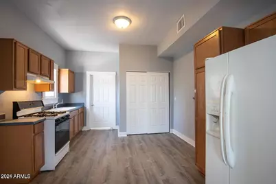 139 N 11th Avenue # B, Phoenix, AZ 85007 - Photo 3
