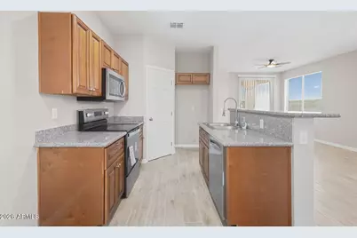 6537 S 15th Drive, Phoenix, AZ 85041 - Photo 5
