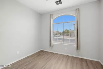 6537 S 15th Drive, Phoenix, AZ 85041 - Photo 13