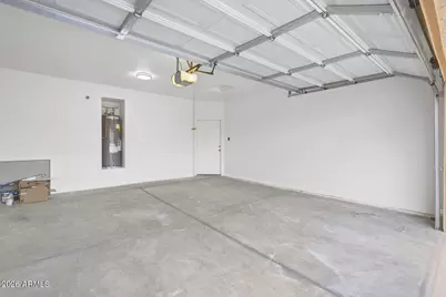 6537 S 15th Drive, Phoenix, AZ 85041 - Photo 15