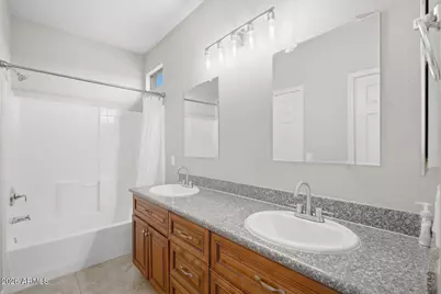 6537 S 15th Drive, Phoenix, AZ 85041 - Photo 11