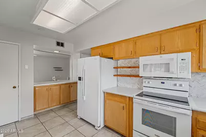 10842 W Abbott Avenue, Sun City, AZ 85351 - Photo 9