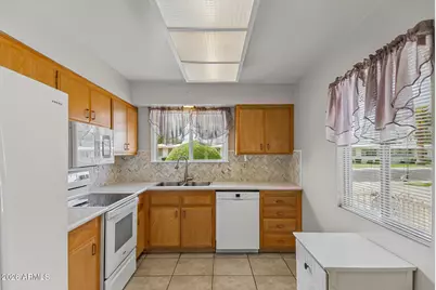 10842 W Abbott Avenue, Sun City, AZ 85351 - Photo 7