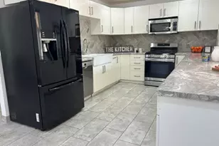 7137 N 33rd Ave, Phoenix, AZ 85051 - Photo 1