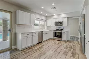 8637 E Camelback Rd, Scottsdale, AZ 85251 - Photo 19
