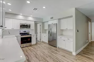 8637 E Camelback Rd, Scottsdale, AZ 85251 - Photo 17