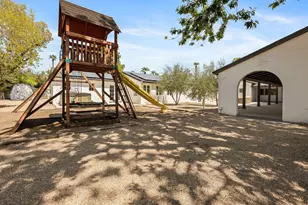88 N Country Club Dr, Phoenix, AZ 85014 - Photo 31