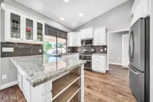 18764 N 89th Ln, Peoria, AZ 85382 - Photo 3
