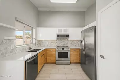 16640 W Statler Street, Surprise, AZ 85388 - Photo 9