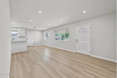 4332 W Crittenden Lane, Phoenix, AZ 85031 - Photo 5
