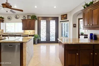 5866 W Del Lago Circle, Glendale, AZ 85308 - Photo 11