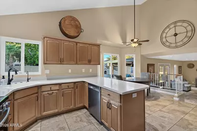 9164 W Paradise Lane, Peoria, AZ 85382 - Photo 11