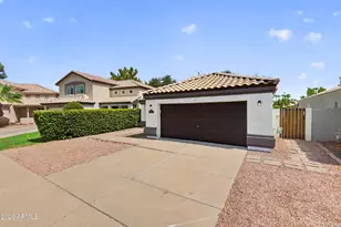 909 S Scallop Dr, Gilbert, AZ 85233 - Photo 3