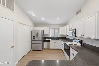4315 E Glenhaven Drive, Phoenix, AZ 85048 - Photo 11
