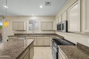 2328 W Melody Dr, Phoenix, AZ 85041 - Photo 7