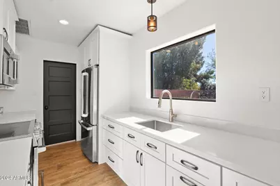 7224 E Jenan Drive #-, Scottsdale, AZ 85260 - Photo 9
