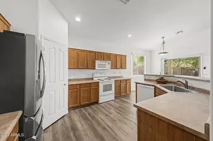 4255 E Cherry Hills Dr, Chandler, AZ 85249 - Photo 11
