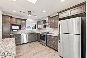 10011 W Prairie Hills Cir, Sun City, AZ 85351 - Photo 3