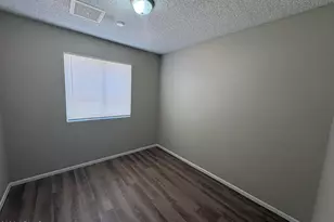 7556 W Turney Ave, Phoenix, AZ 85033 - Photo 17