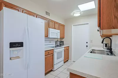10841 W Santa Fe Drive, Sun City, AZ 85351 - Photo 11