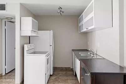 5525 E Thomas Road #R11, Phoenix, AZ 85018 - Photo 1