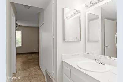 5525 E Thomas Road #R11, Phoenix, AZ 85018 - Photo 9