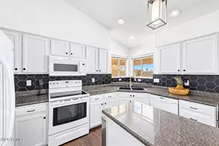 15328 N 87th Ave, Peoria, AZ 85381 - Photo 9