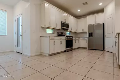 9210 W Willow Bend Lane, Phoenix, AZ 85037 - Photo 5