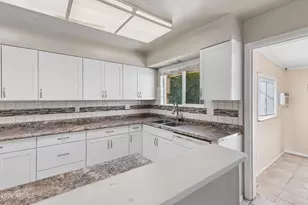 10229 W Pinehurst Dr, Sun City, AZ 85351 - Photo 5