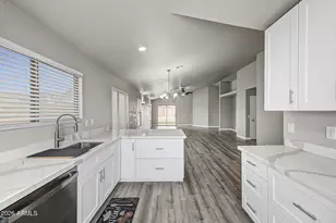 21831 N 33rd Dr, Phoenix, AZ 85027 - Photo 9
