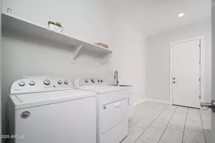 9752 W Rowel Rd, Peoria, AZ 85383 - Photo 33