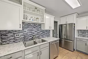 10609 W Daley Ln, Peoria, AZ 85383 - Photo 11