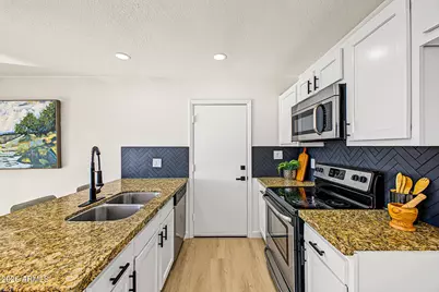 18210 N 23rd Avenue, Phoenix, AZ 85023 - Photo 9