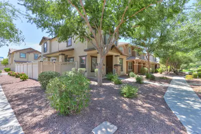 986 S Hawk Lane, Gilbert, AZ 85296 - Photo 3