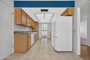 10806 W Pineaire Dr, Sun City, AZ 85351 - Photo 15