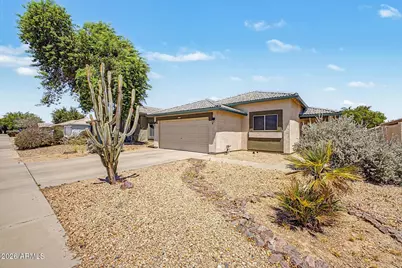 13558 W Saguaro Lane, Surprise, AZ 85374 - Photo 3