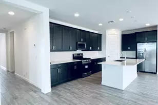 1659 W Paseo Way, Phoenix, AZ 85041 - Photo 5