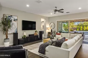 2939 E Crest Ln, Phoenix, AZ 85050 - Photo 13