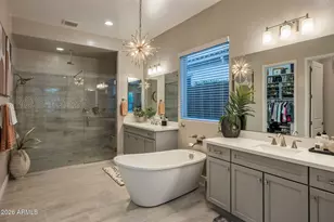 2939 E Crest Ln, Phoenix, AZ 85050 - Photo 29